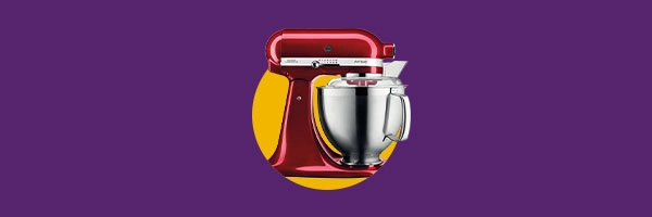 Premium Küchenmaschine in Rot vor lila Hintergrund - Perfekt für stilvolles Backen.